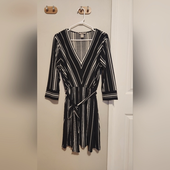 H&M Dresses & Skirts - H&M Black and White Stripped Dress